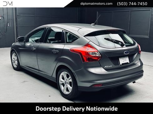 Used 2014 Ford Focus SE w/ SE Winter Package FWD image 5
