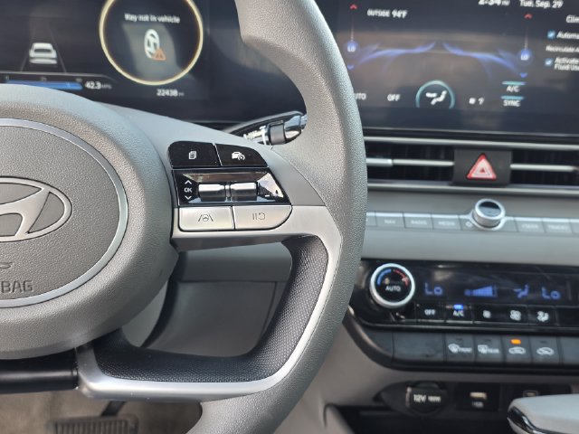 Used 2024 Hyundai Elantra SEL FWD image 27