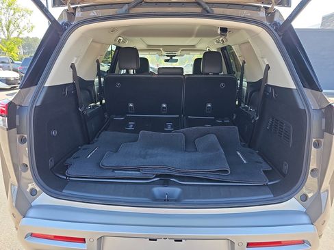 Used 2024 Nissan Pathfinder Platinum w/ Cargo Package image 14