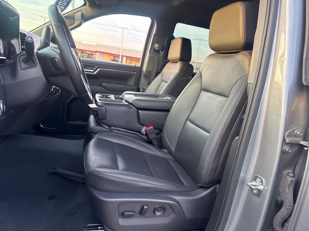 Used 2025 GMC Sierra 1500 SLT AWD/4WD image 16