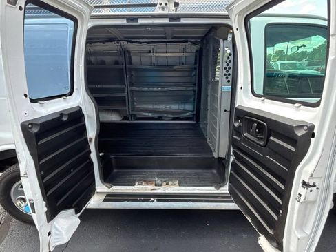 Used 2017 GMC Savana 2500 RWD image 15
