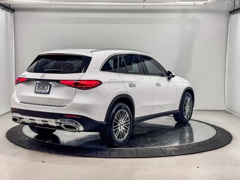 Used 2025 Mercedes-Benz GLC 300 image 4