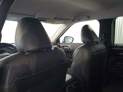 Used 2023 Mitsubishi Outlander SE image 13