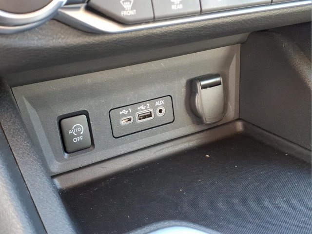 Certified 2025 Nissan Sentra SR FWD image 16