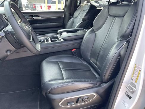 Used 2024 Jeep Wagoneer L Series II RWD image 47