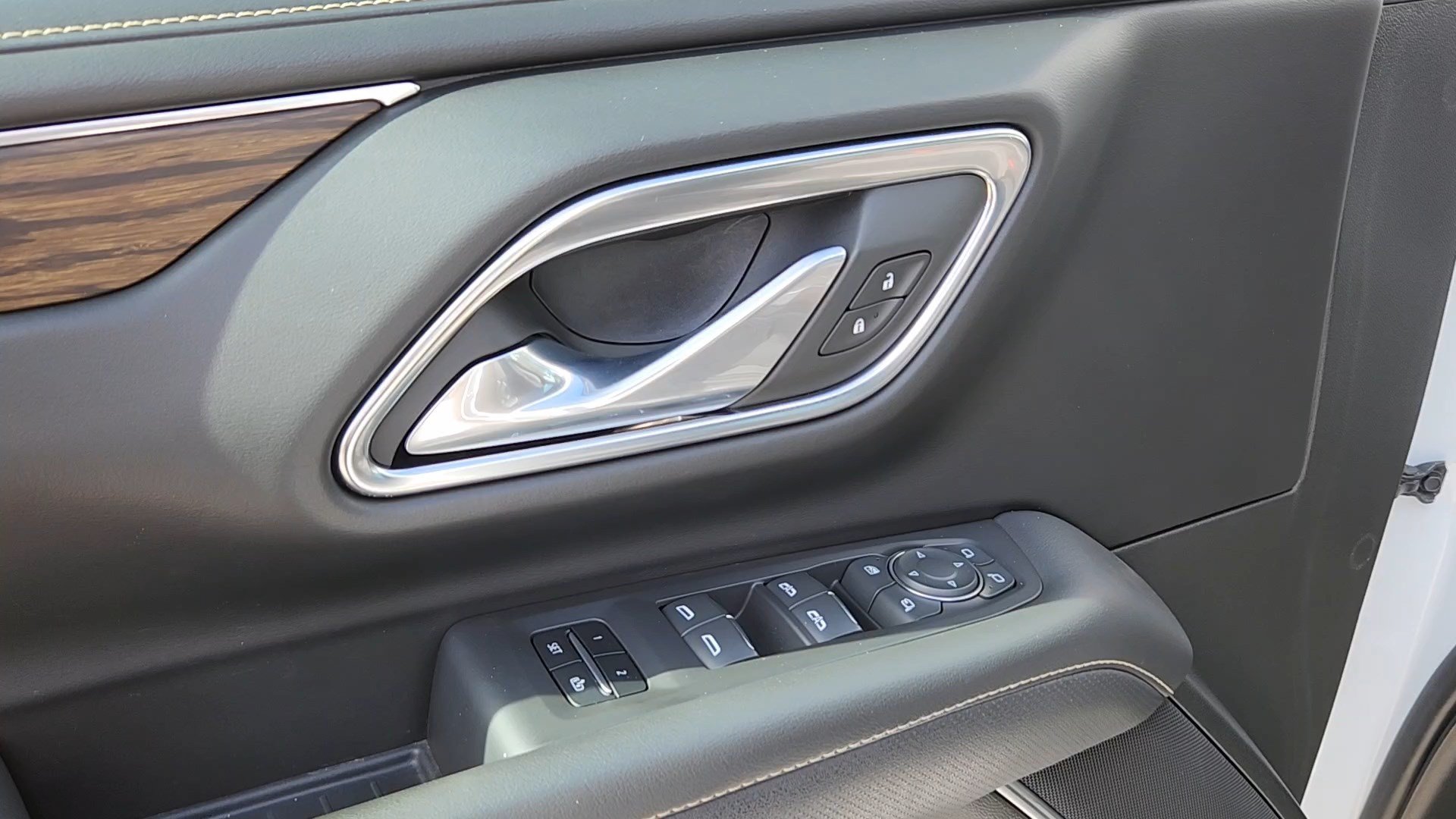 Used 2023 Chevrolet Tahoe Premier AWD/4WD image 7