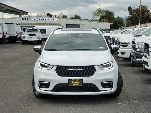 New 2026 Chrysler Pacifica Pinnacle w/ Trailer Tow Group image 2