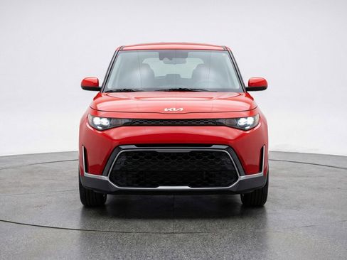 Used 2025 Kia Soul LX w/ LX Technology Package FWD image 2