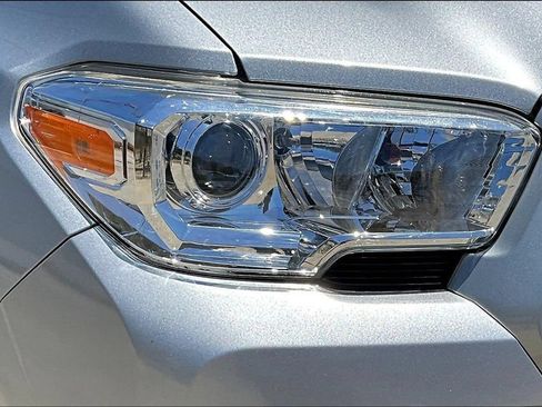Used 2021 Toyota Tacoma SR AWD/4WD image 30