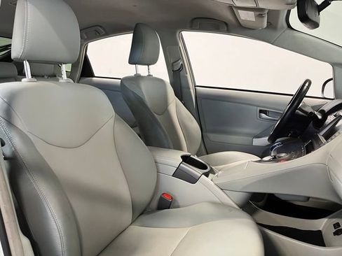 Used 2015 Toyota Prius Five w/ Advanced Technology Package FWD image 10