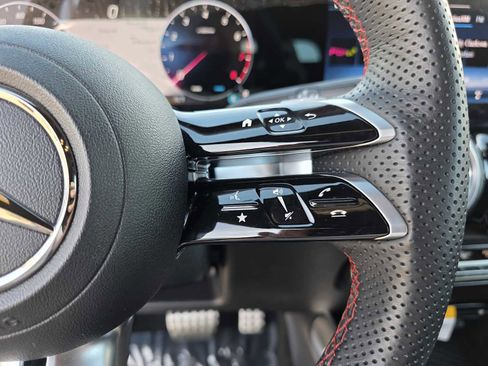 Used 2025 Mercedes-Benz GLB 250 image 25