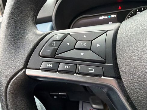 Used 2025 Nissan Versa SV image 41