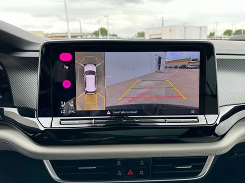 Used 2024 Volkswagen Atlas Cross Sport SEL Premium R-Line image 8