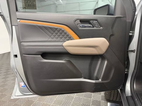 Used 2025 GMC Canyon Denali AWD/4WD image 13