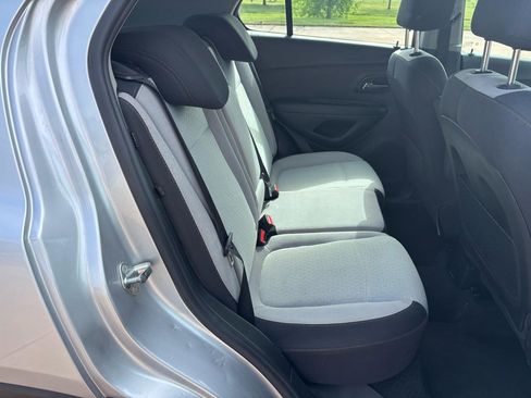 Used 2019 Chevrolet Trax LS w/ LPO, Cargo Package FWD image 9