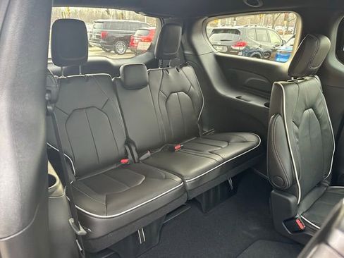 New 2026 Chrysler Pacifica Limited w/ S Appearance Package FWD image 19