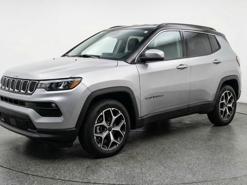 Used 2025 Jeep Compass Limited image 3