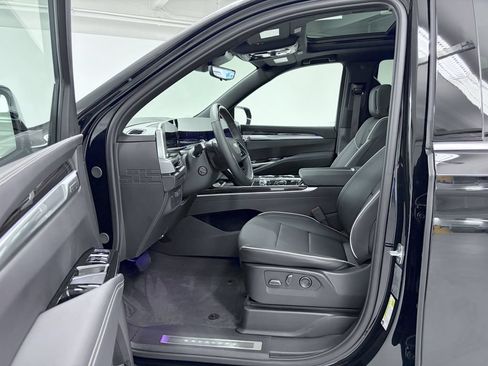 Used 2025 Cadillac Escalade Premium Luxury w/ Touring Package AWD/4WD image 13