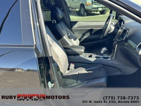 Used 2020 Jeep Grand Cherokee Altitude AWD/4WD image 26