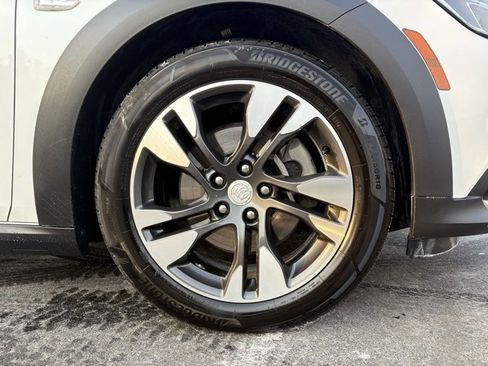 Used 2019 Buick Regal Essence w/ Driver Confidence Package I image 16