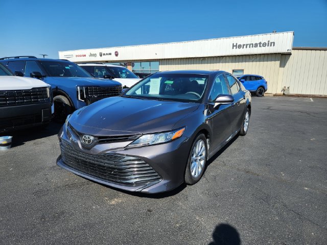 Used 2018 Toyota Camry LE w/ Convenience Package FWD image 4