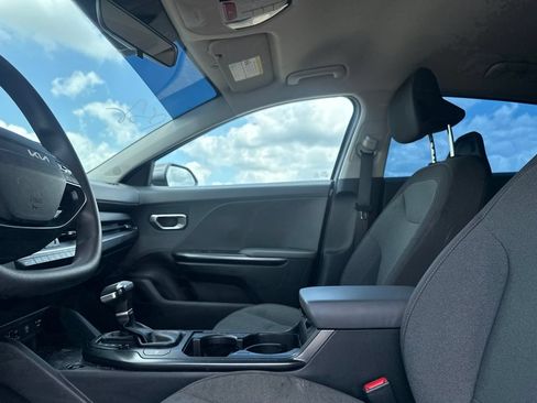 Used 2025 Kia K4 FWD image 36