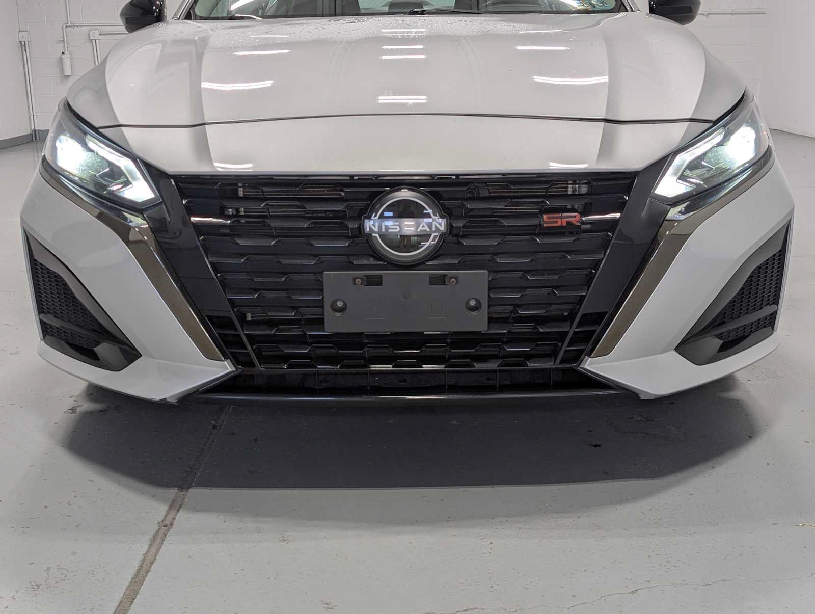 Used 2023 Nissan Altima 2.5 SR AWD/4WD image 2
