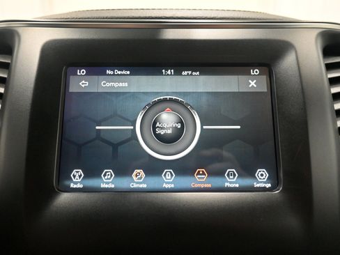 Used 2019 Jeep Cherokee Latitude Plus w/ Comfort/Convenience Group AWD/4WD image 17