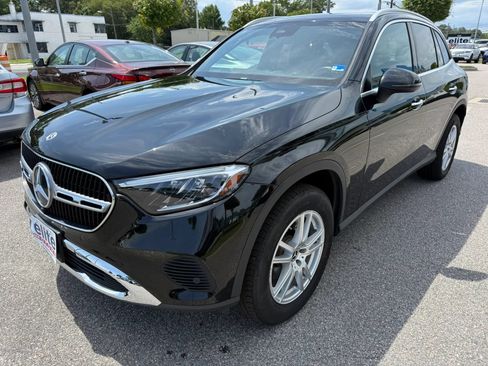 Used 2023 Mercedes-Benz GLC 300 4MATIC image 3