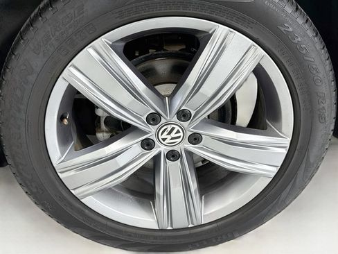 Used 2021 Volkswagen Tiguan SEL FWD image 30