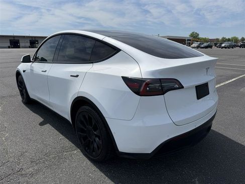 Used 2022 Tesla Model Y Long Range AWD/4WD image 9