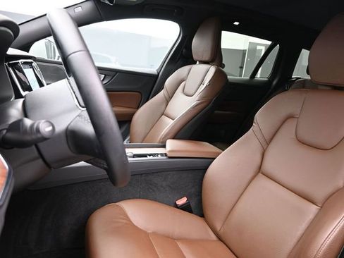 Used 2023 Volvo V60 B5 Cross Country Plus w/ Climate Package image 9