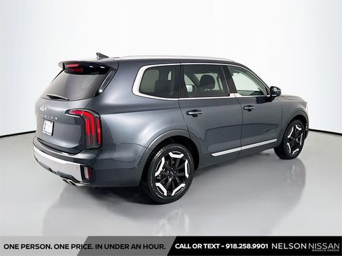 Used 2024 Kia Telluride EX w/ EX Captain's Chair Package FWD image 5