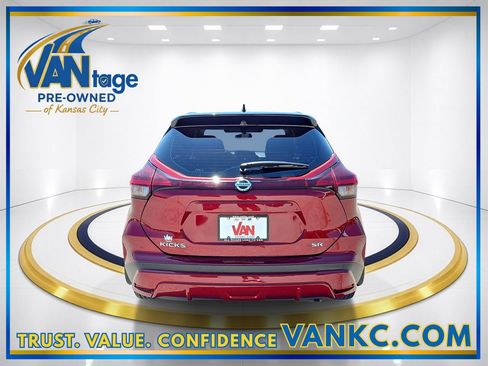 Used 2021 Nissan Kicks SR w/ SR Premium Package FWD image 7