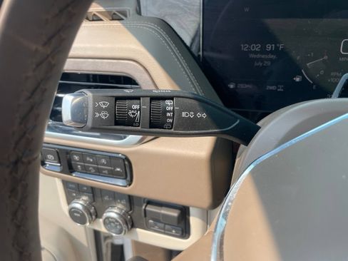 Used 2025 GMC Yukon XL Denali w/ Denali Reserve Package AWD/4WD image 26