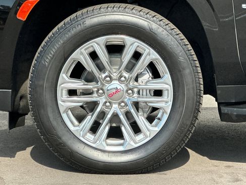 Used 2024 GMC Yukon XL SLT AWD/4WD image 39
