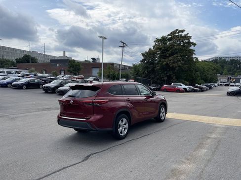 Used 2020 Toyota Highlander LE AWD/4WD image 8
