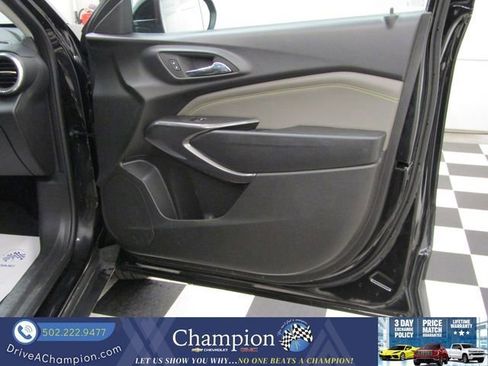 Certified 2025 Chevrolet Trax ACTIV FWD image 32