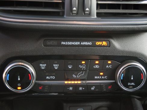 Used 2022 Ford Escape Titanium image 19