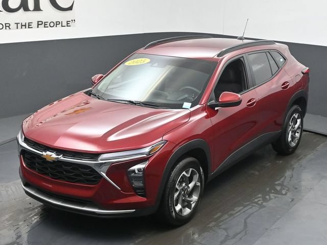 Used 2025 Chevrolet Trax LT w/ Driver Confidence Package FWD image 46