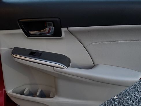 Used 2014 Toyota Camry XLE w/ Leather Package image 31