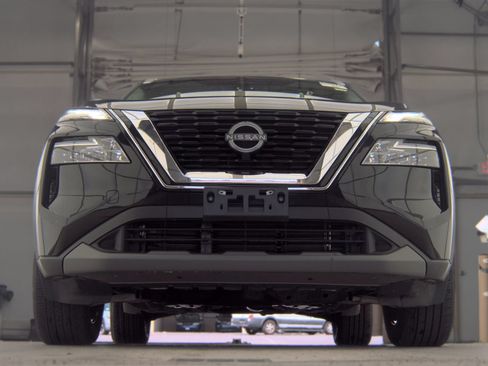 Used 2023 Nissan Rogue SV w/ SV Premium B Package AWD/4WD image 3