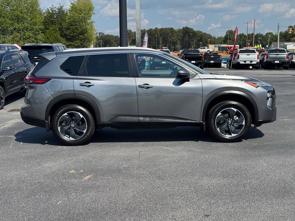 Used 2024 Nissan Rogue SV w/ SV Premium Package FWD image 2