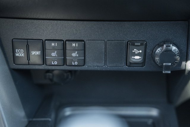 Used 2018 Toyota RAV4 XLE AWD/4WD image 23