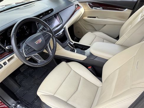 Used 2018 Cadillac XT5 Luxury w/ Driver Awareness Package image 18