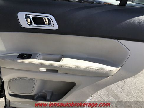 Used 2013 Ford Explorer XLT FWD image 19