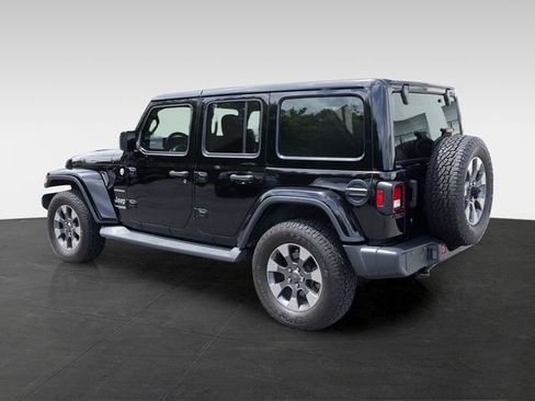 Used 2018 Jeep Wrangler Unlimited Sahara AWD/4WD image 7