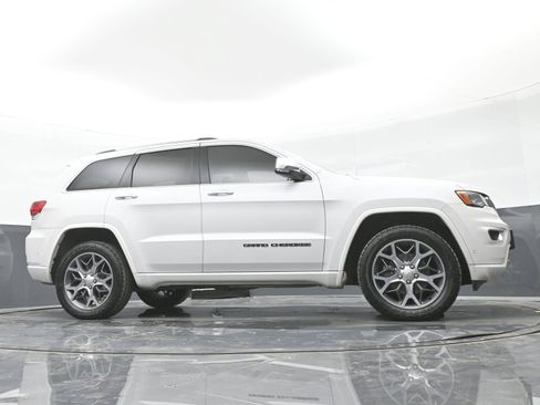 Used 2020 Jeep Grand Cherokee Overland AWD/4WD image 40