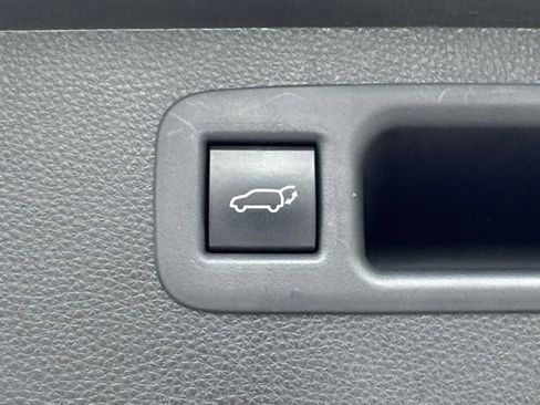Used 2022 Toyota Highlander XLE FWD image 14