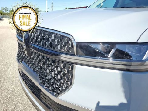 New 2025 Lincoln Navigator Reserve image 12